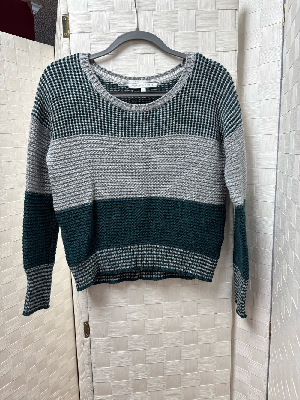 Victoria’s Secret green - gray Sweater Small